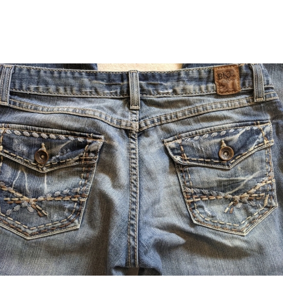 BKE Buckle Jeans Women's Stella Capri Distressed Blue Stretch Denim Sz 29. - Picture 8 of 16